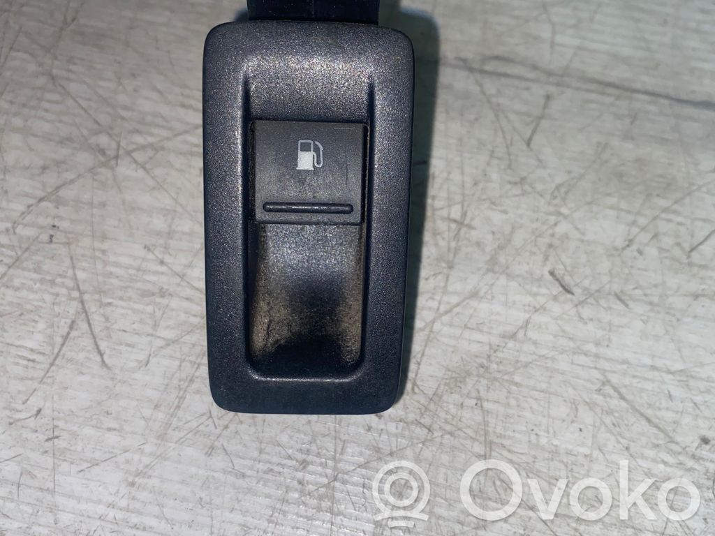 Volkswagen Touran I Fuel tank opening switch 
