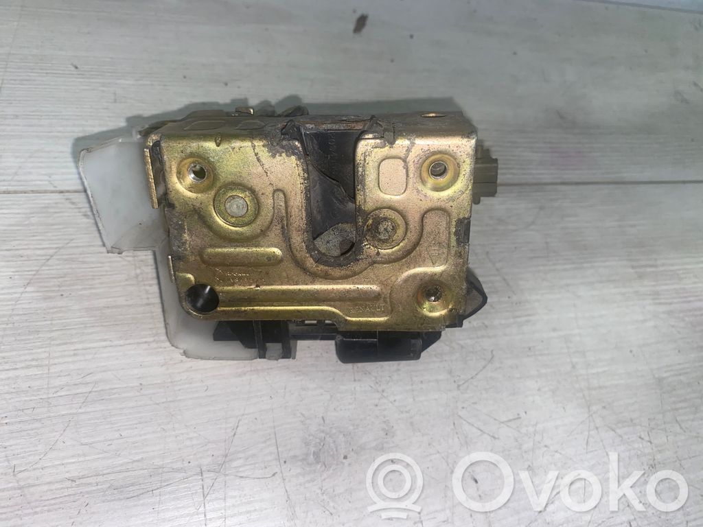 Renault Scenic I Priekšpusē slēdzene 