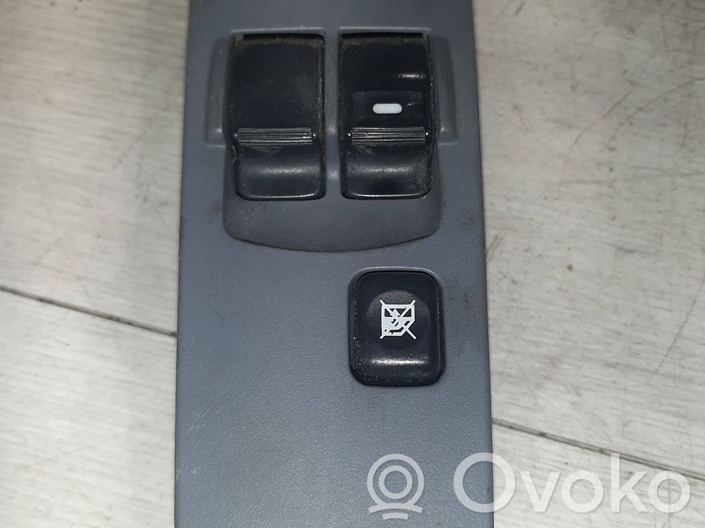 Mitsubishi Colt Electric window control switch 