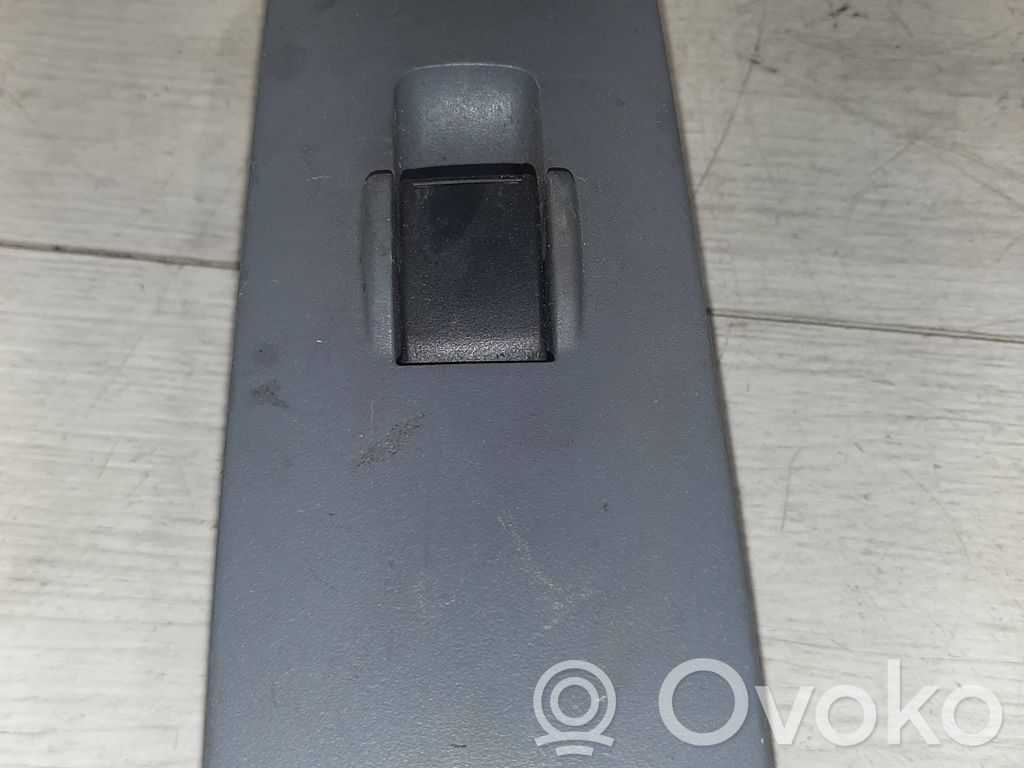 Electric window control switch   8608A077
