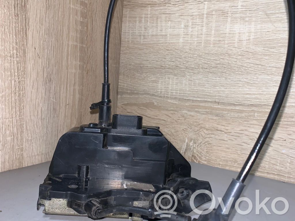 Renault Megane II Priekšpusē slēdzene 