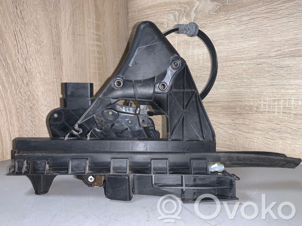 Ford Focus C-MAX Takaoven lukko 