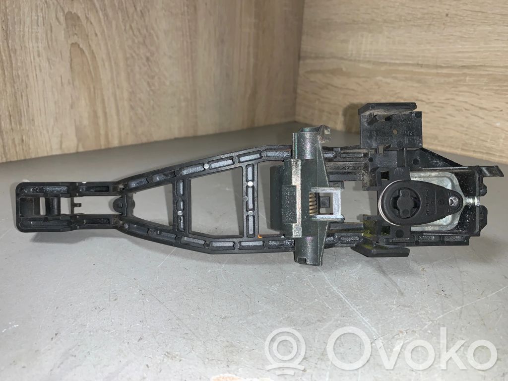 Ford Focus C-MAX Front door exterior handle/bracket 