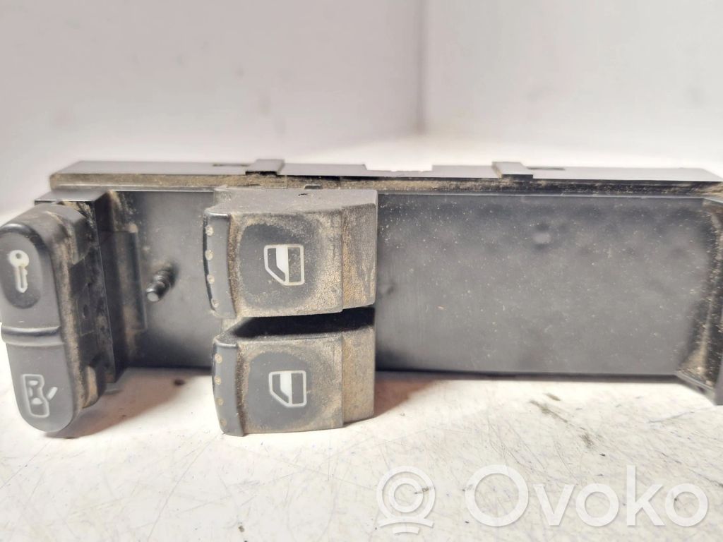 Volkswagen PASSAT B5.5 Electric window control switch 