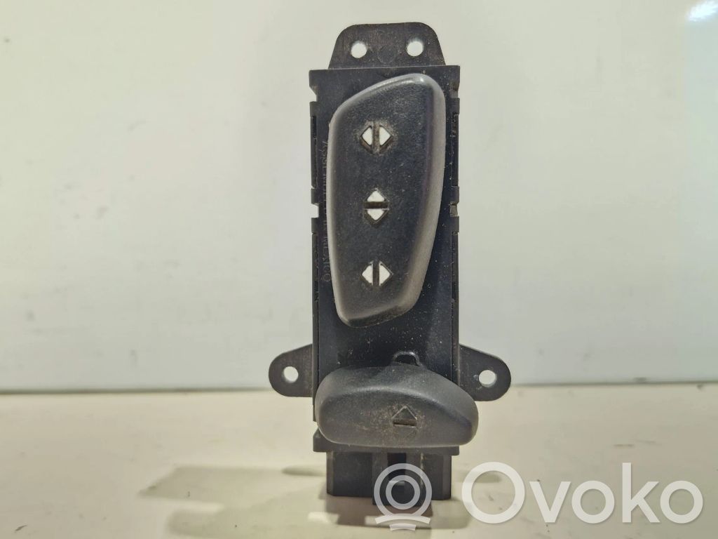 Interruptor de control del asiento   04601757