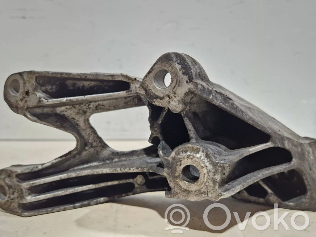 Audi A4 S4 B8 8K Engine mounting bracket 