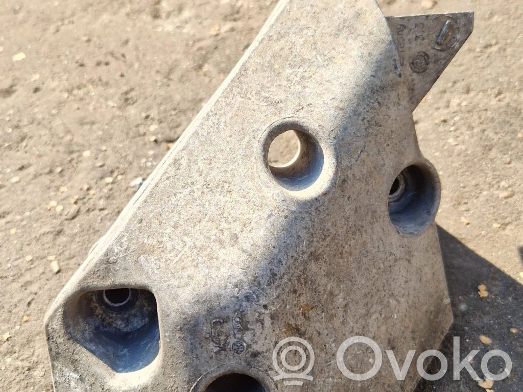 Skoda Fabia Mk1 (6Y) Engine mounting bracket 