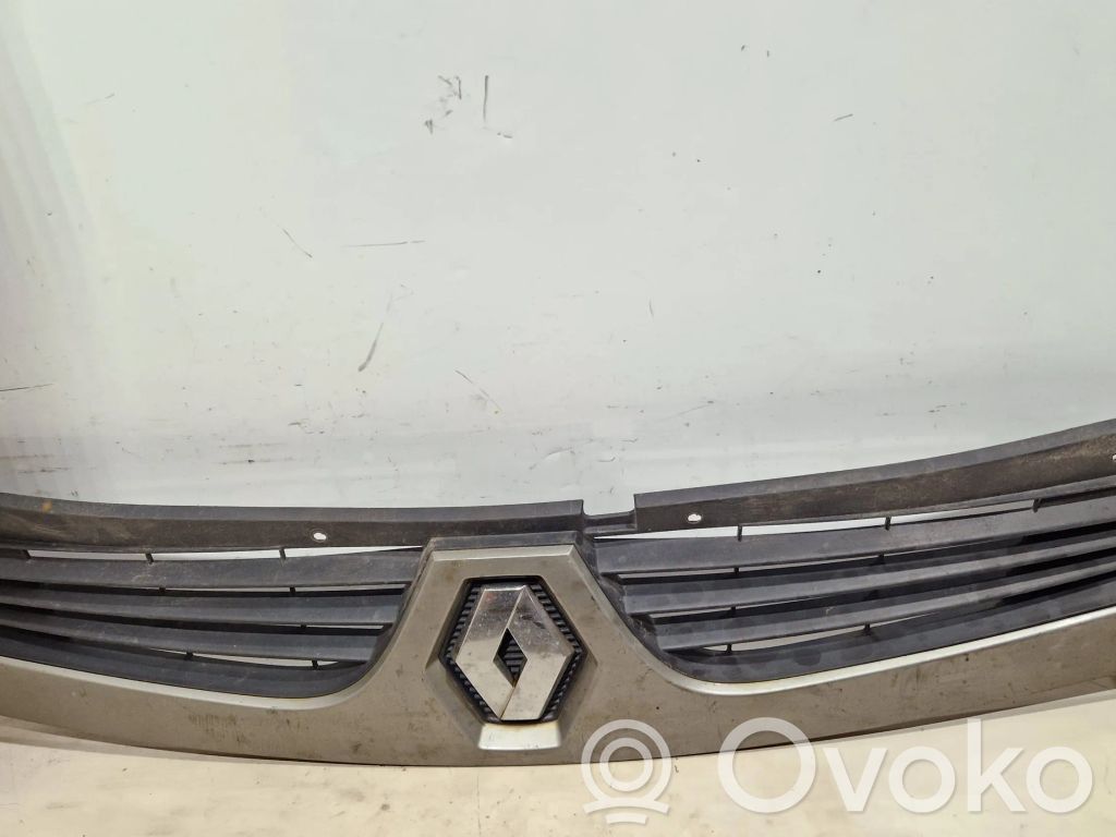 Renault Master II Augšējais režģis 