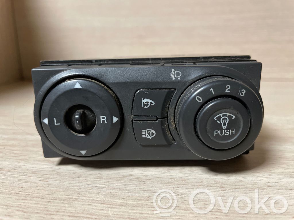 Chevrolet Captiva Wing mirror switch 