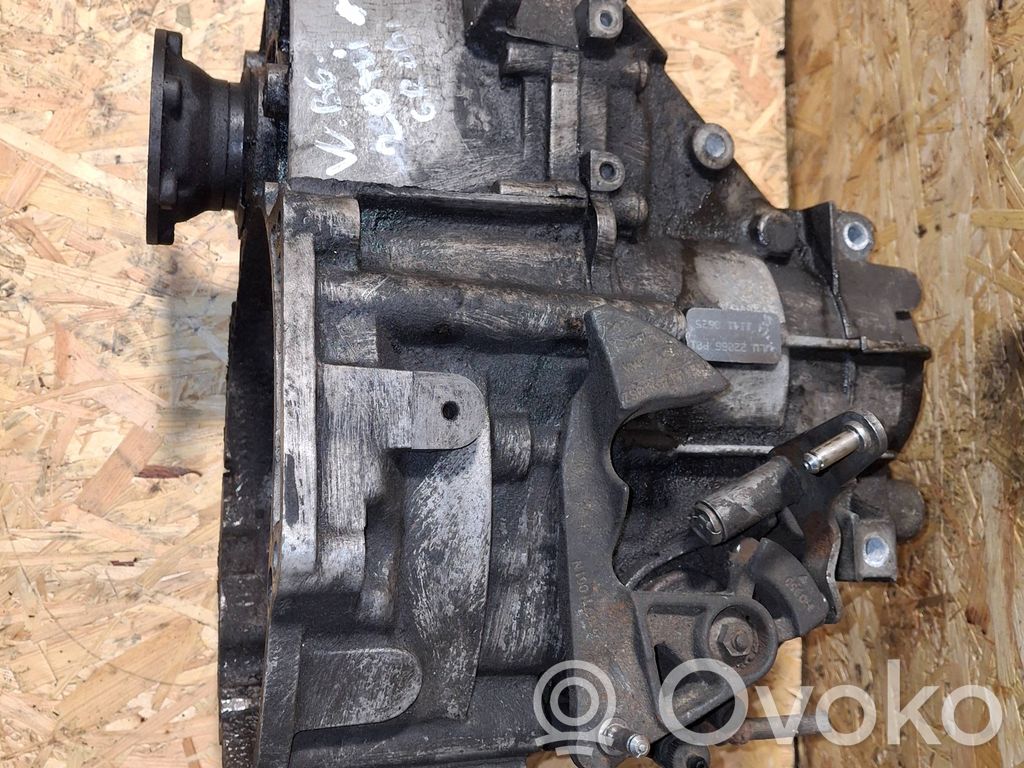 Volkswagen PASSAT B6 Manual 6 speed gearbox 
