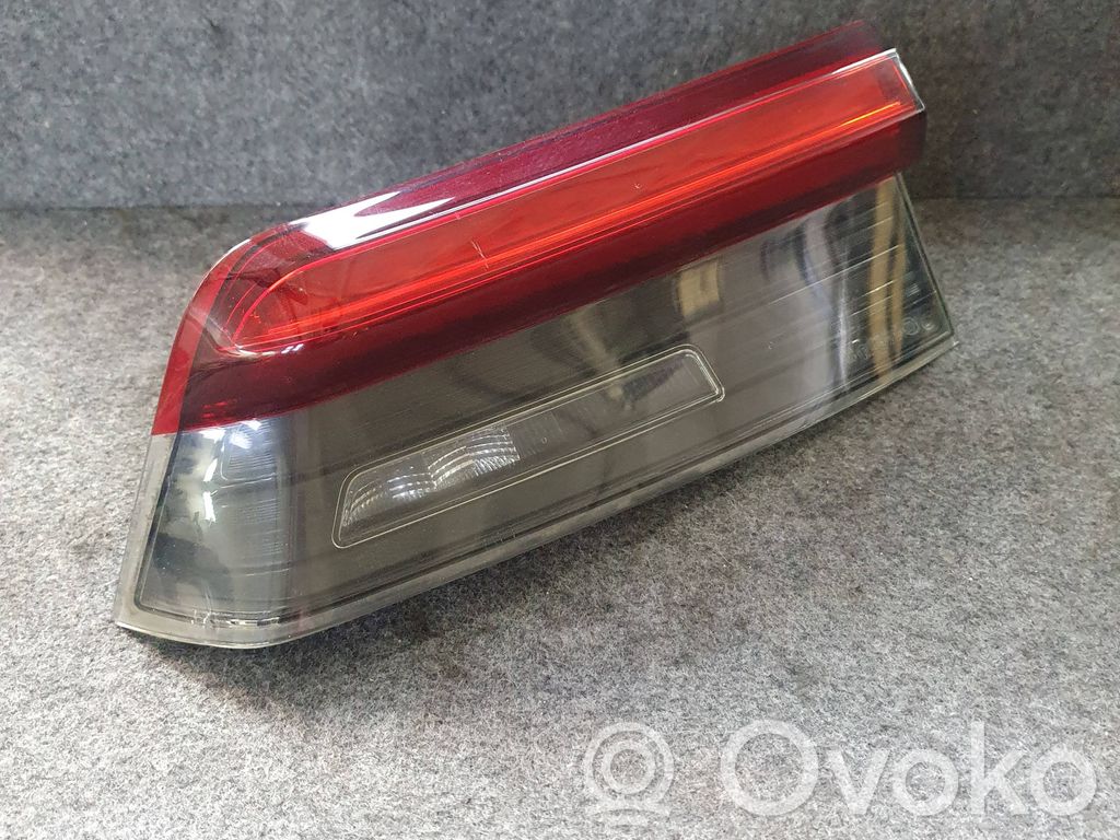 BMW 3 G20 G21 Lampy tylnej klapy bagażnika 