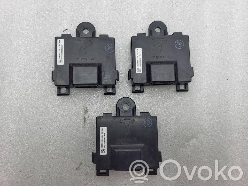 Unité de commande module de porte   106965100D