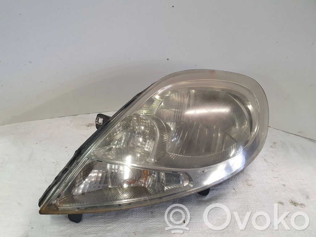 Opel Vivaro Lampa przednia 