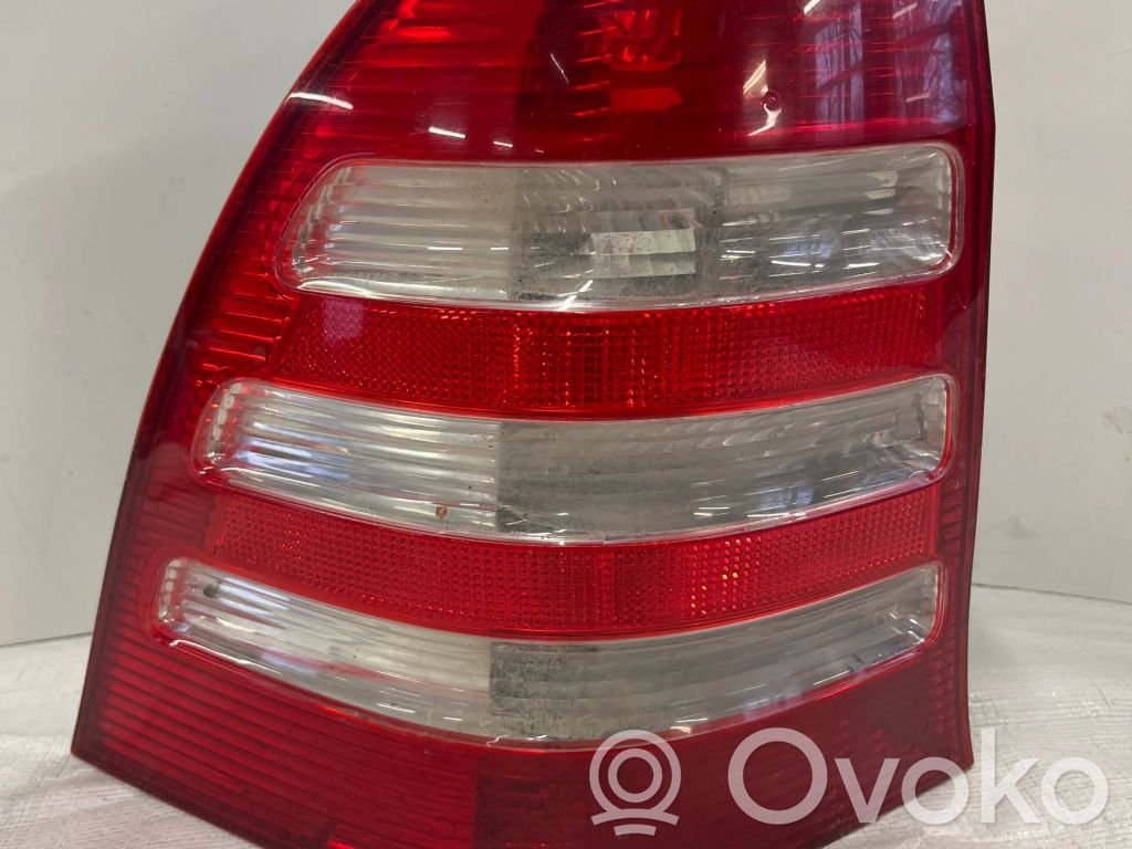 Mercedes-Benz C W203 Lampă spate în caroserie 