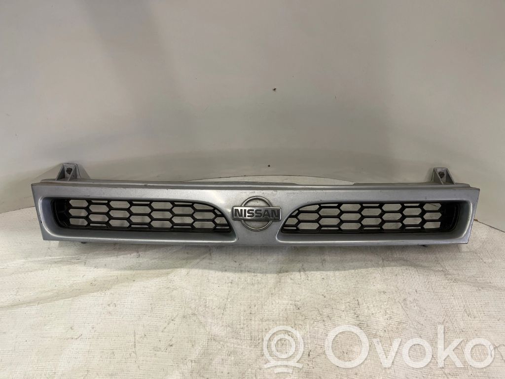 Nissan Sunny Atrapa chłodnicy / Grill 