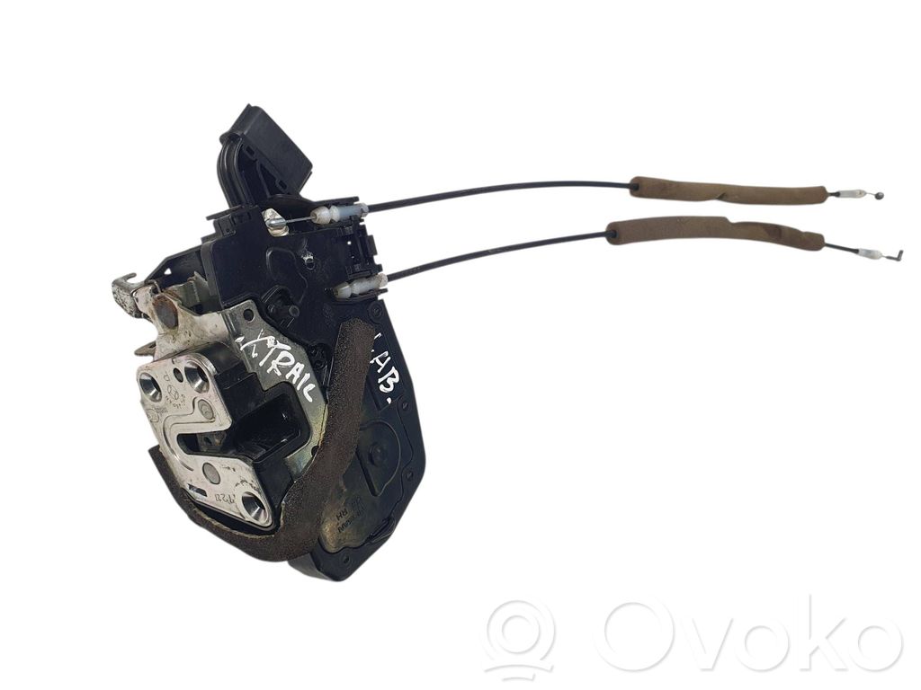 Nissan X-Trail T31 Rear door lock 
