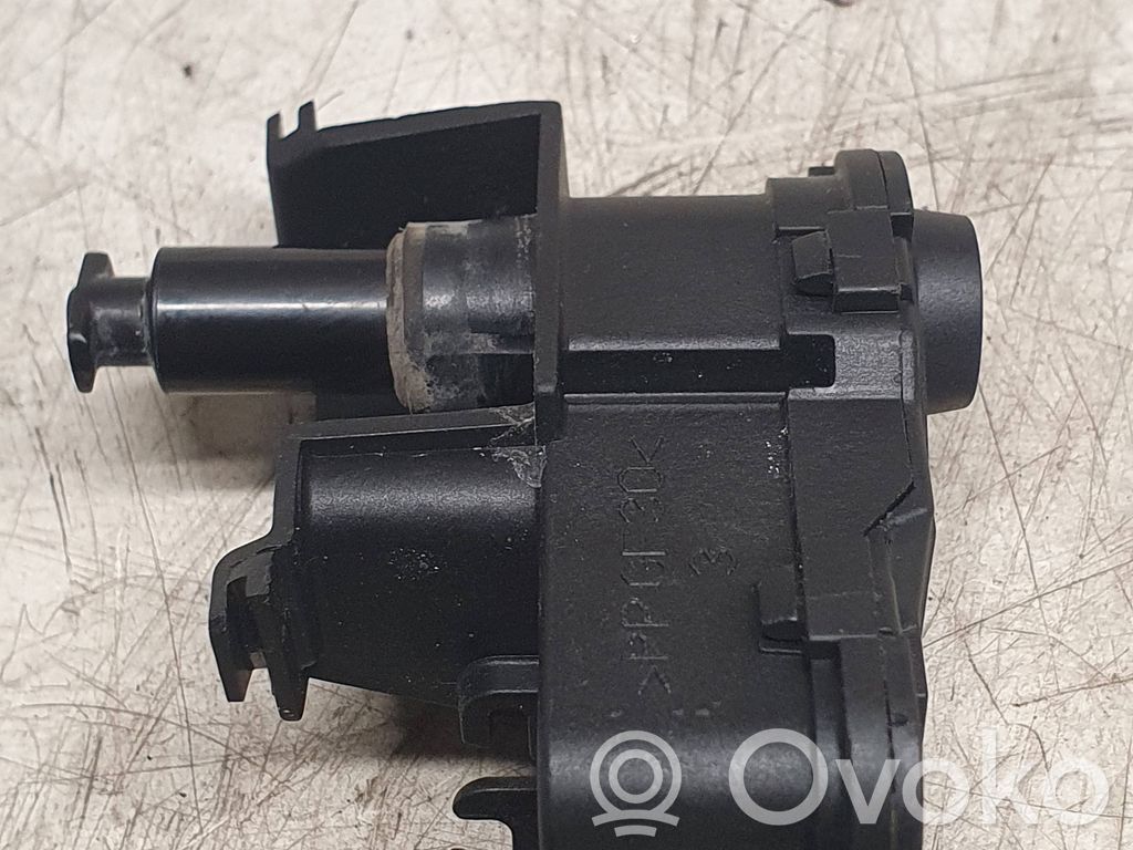 Siłownik klapki wlewu paliwa   7P0810773F,040618213831