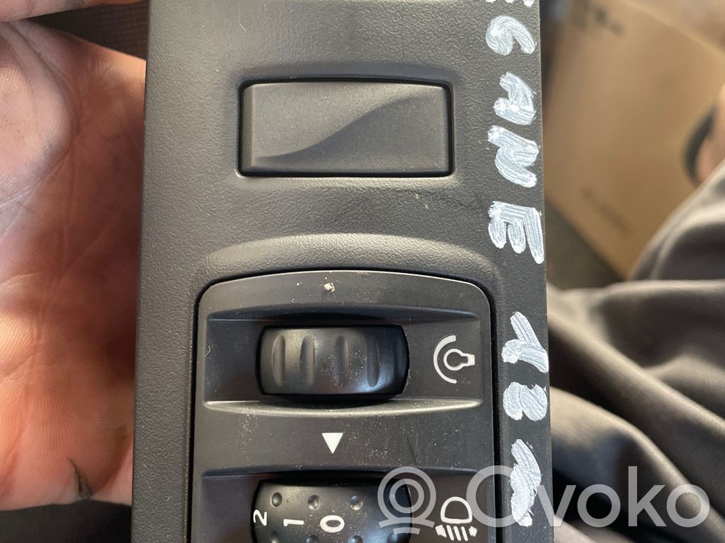 Renault Megane III Headlight level height control switch 