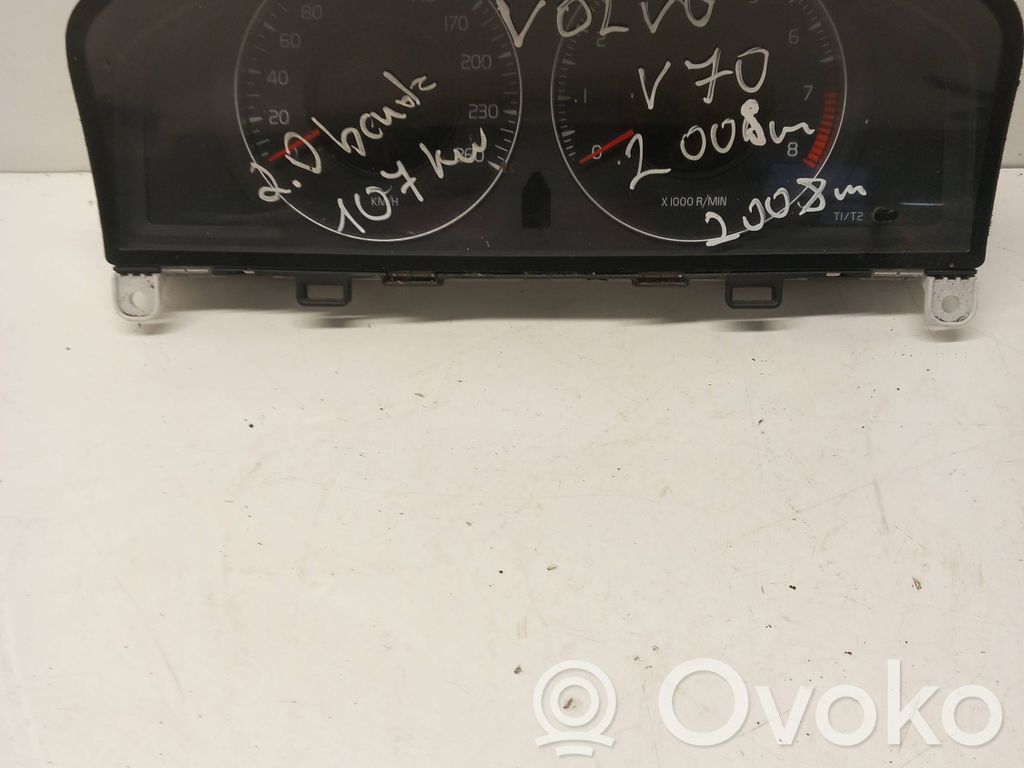 Volvo V70 Speedometer (instrument cluster) 