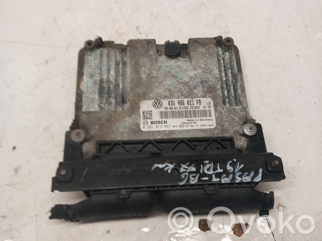 Volkswagen PASSAT B6 Engine control unit/module 