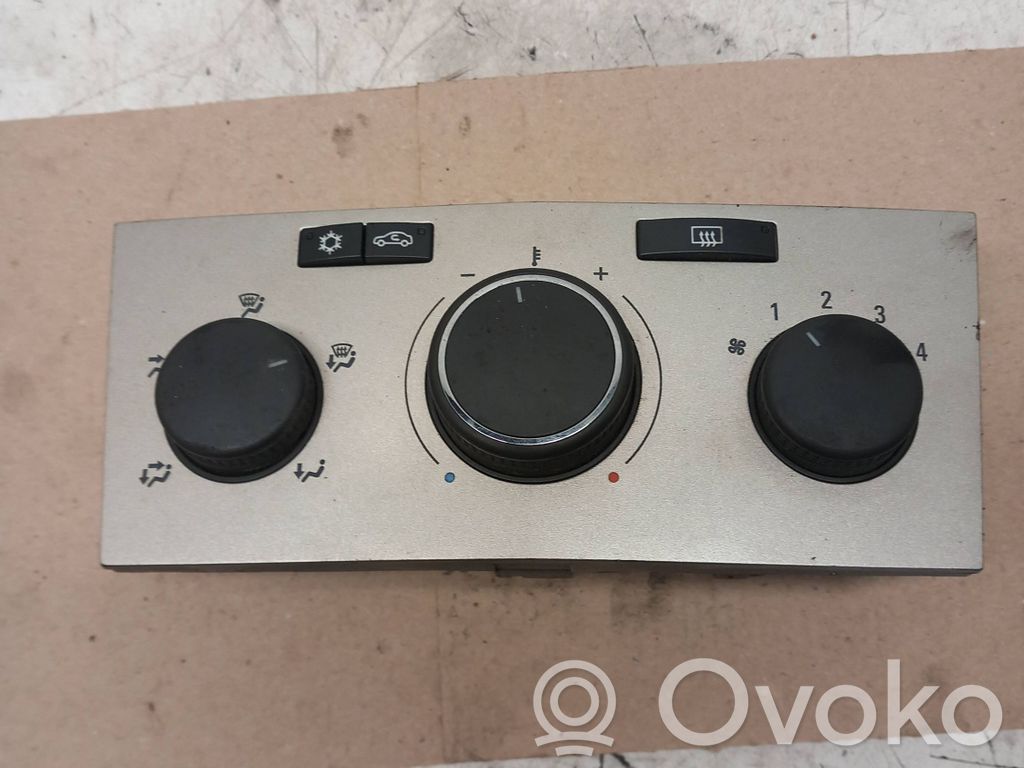 Opel Astra H Climate control unit 