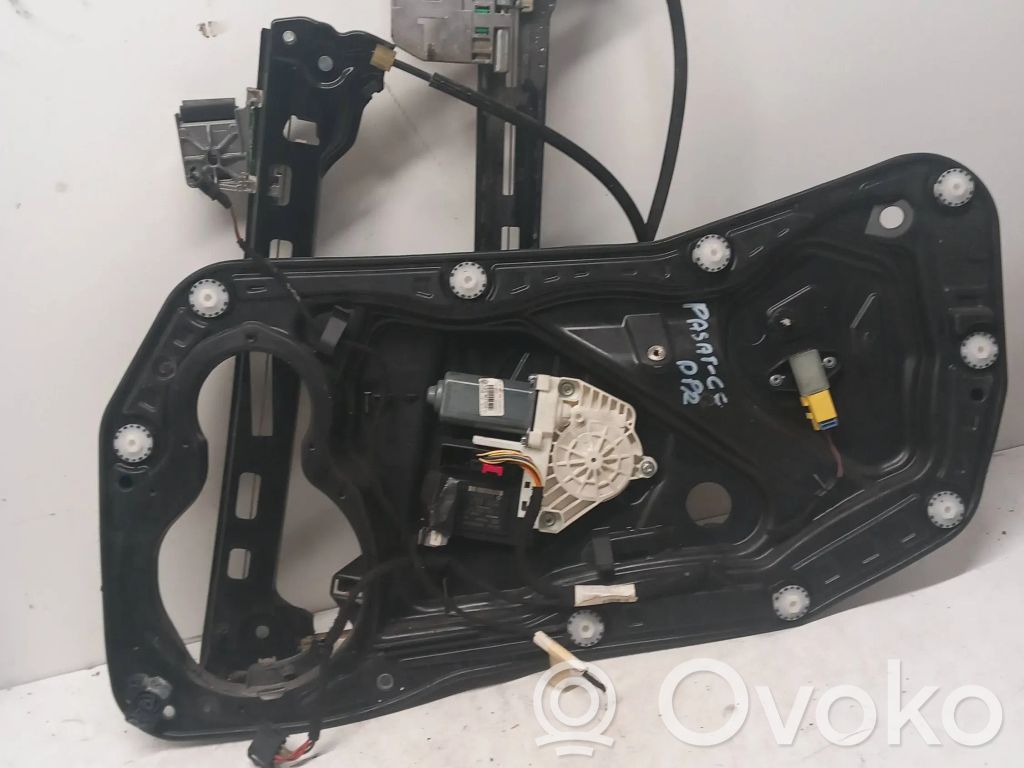 Volkswagen PASSAT CC Elektryczny podnośnik szyby drzwi przednich 