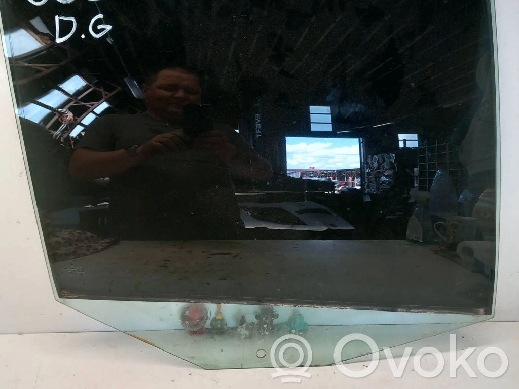 Volkswagen Golf V Rear door window glass 