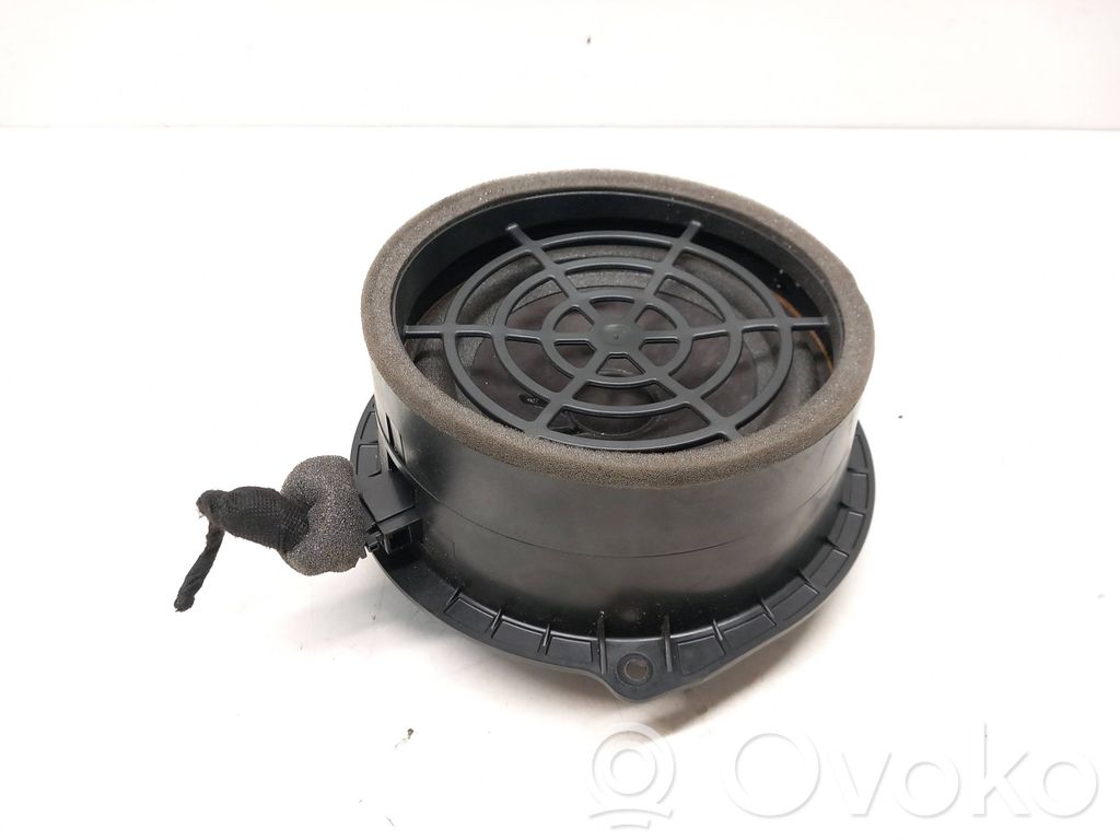 Audi A8 S8 D4 4H Takaoven kaiutin 
