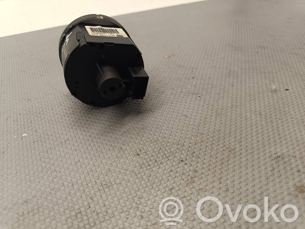 Volkswagen Golf V Light switch 