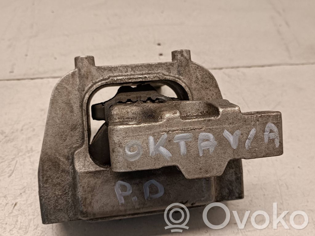 Skoda Octavia Mk3 (5E) Engine mount bracket 