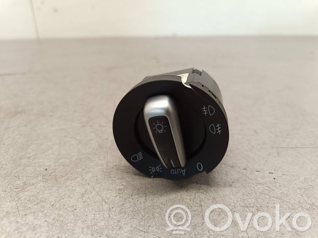 Volkswagen Tiguan Light switch 