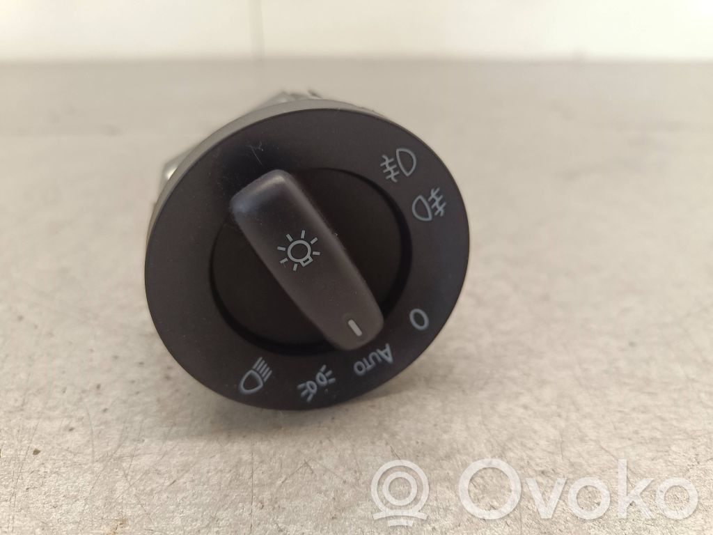 Volkswagen Tiguan Light switch 