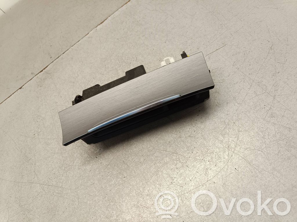 Volkswagen PASSAT B7 Ashtray (front) 