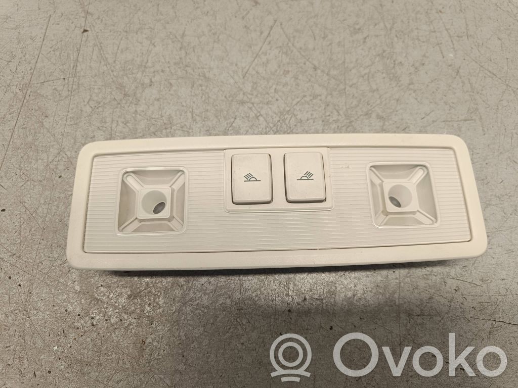 Volkswagen PASSAT B8 Luz del asiento trasero 