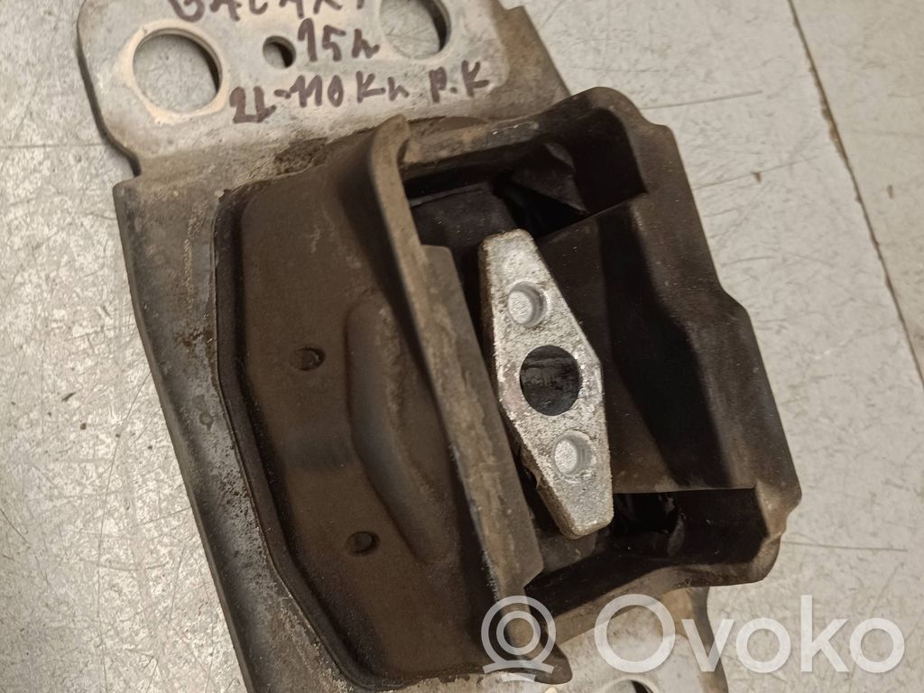Engine mount bracket   6G917M121BC