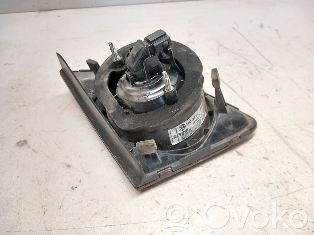 Lampy tylnej klapy bagażnika   5M0945094J,89035270