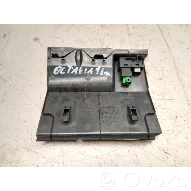 Skoda Octavia Mk3 (5E) Enchufe conector entrada auxiliar 