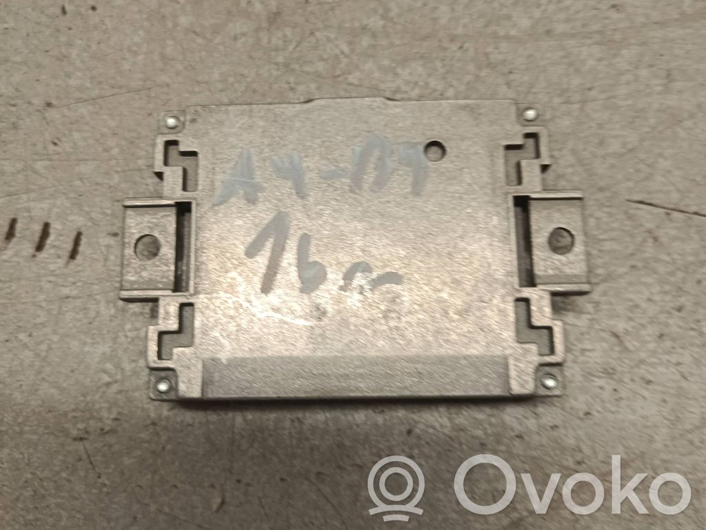 Audi A4 S4 B9 Pystyantennivahvistin 
