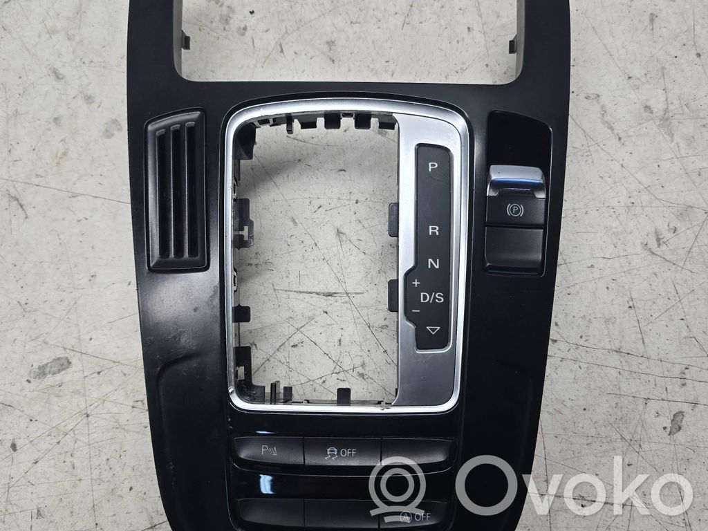 Audi A4 S4 B8 8K Pavarų perjungimo svirties apdaila (plastikinė) 