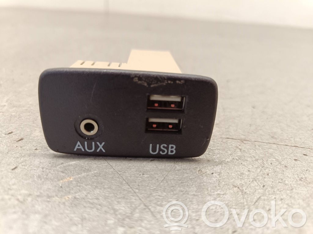 Subaru Forester SJ Enchufe conector USB 