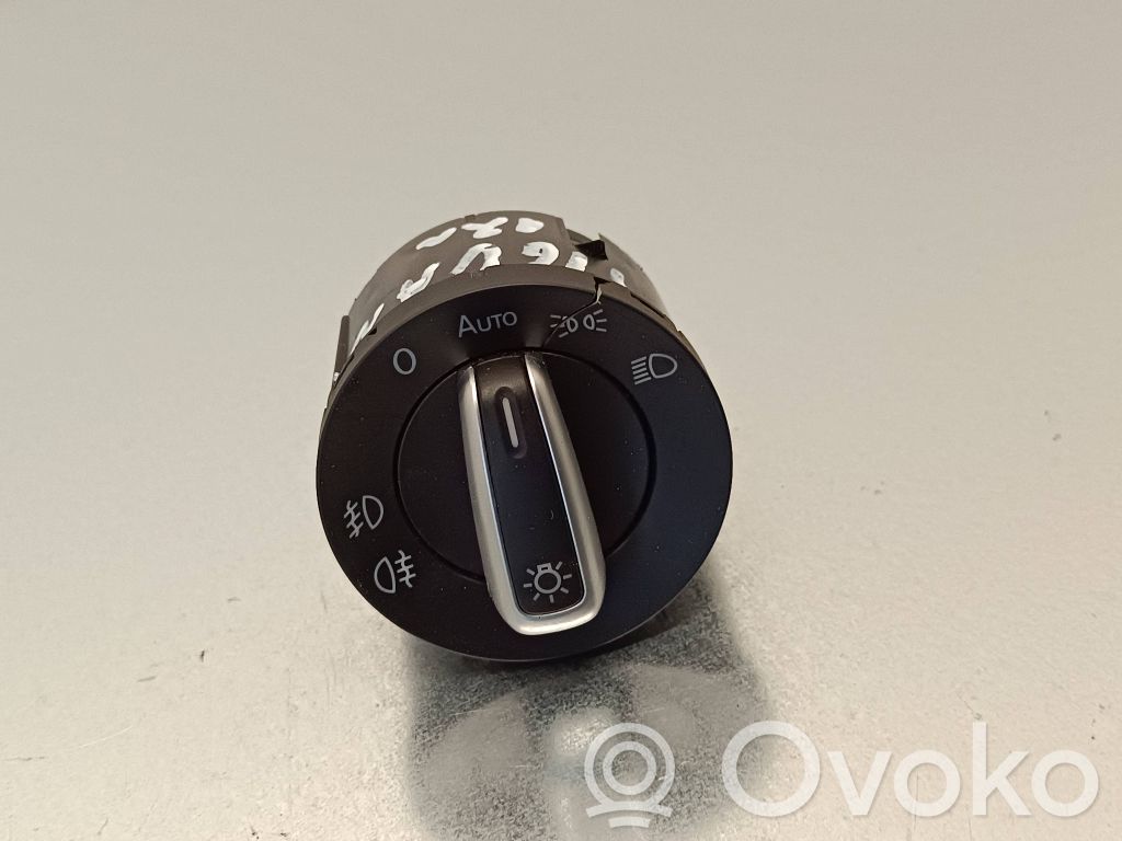 Volkswagen Tiguan Light switch 
