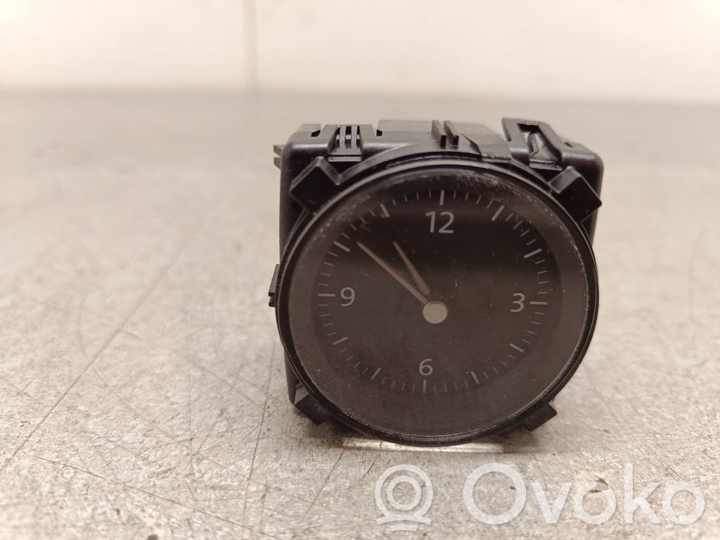Volkswagen PASSAT B8 Clock 
