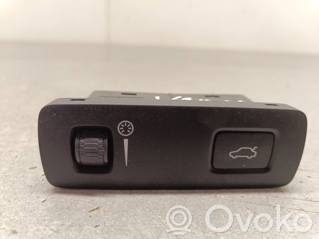 Volvo S90, V90 Tailgate opening switch 