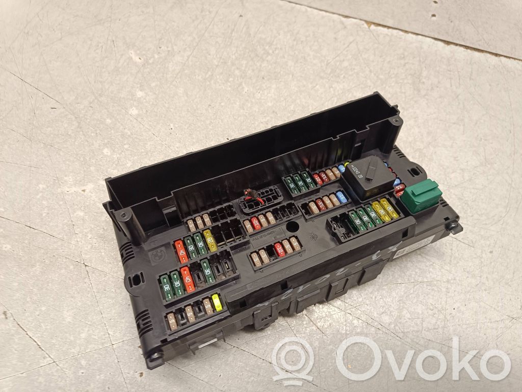 BMW X3 F25 Ramka / Moduł bezpieczników 