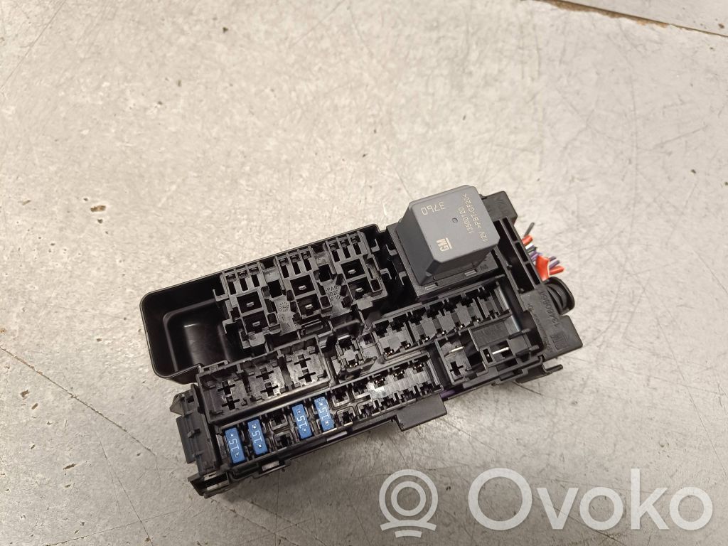 Opel Insignia B Juego de caja de fusibles 