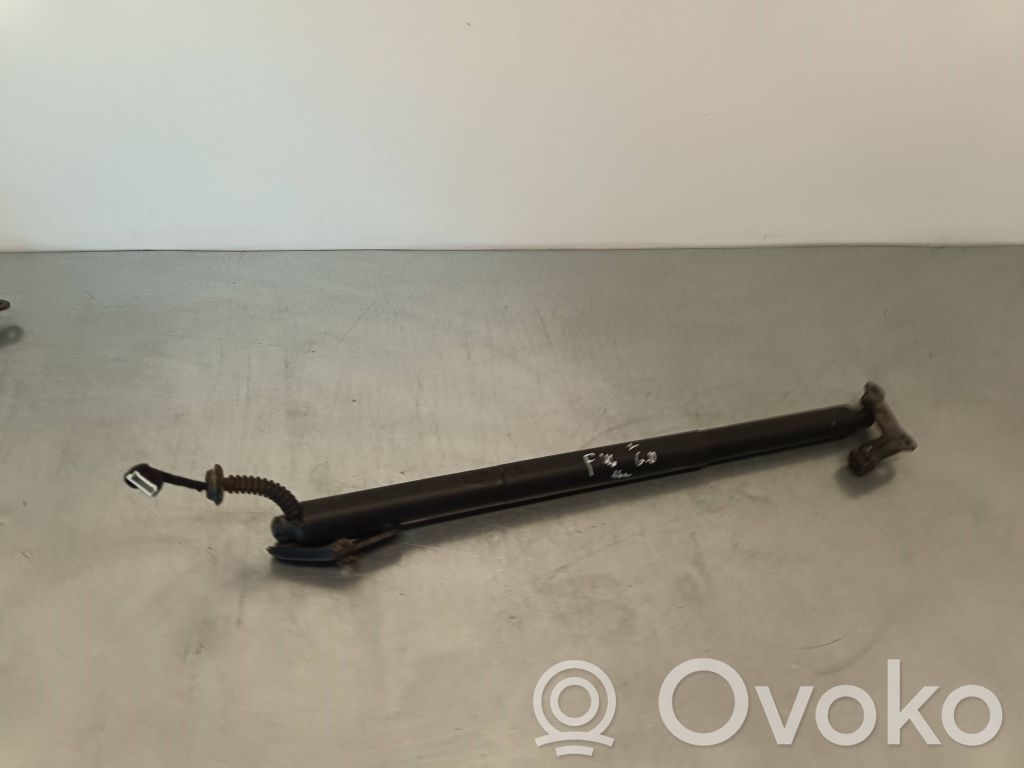 BMW 2 F46 Amortyzator klapy tylnej bagażnika 