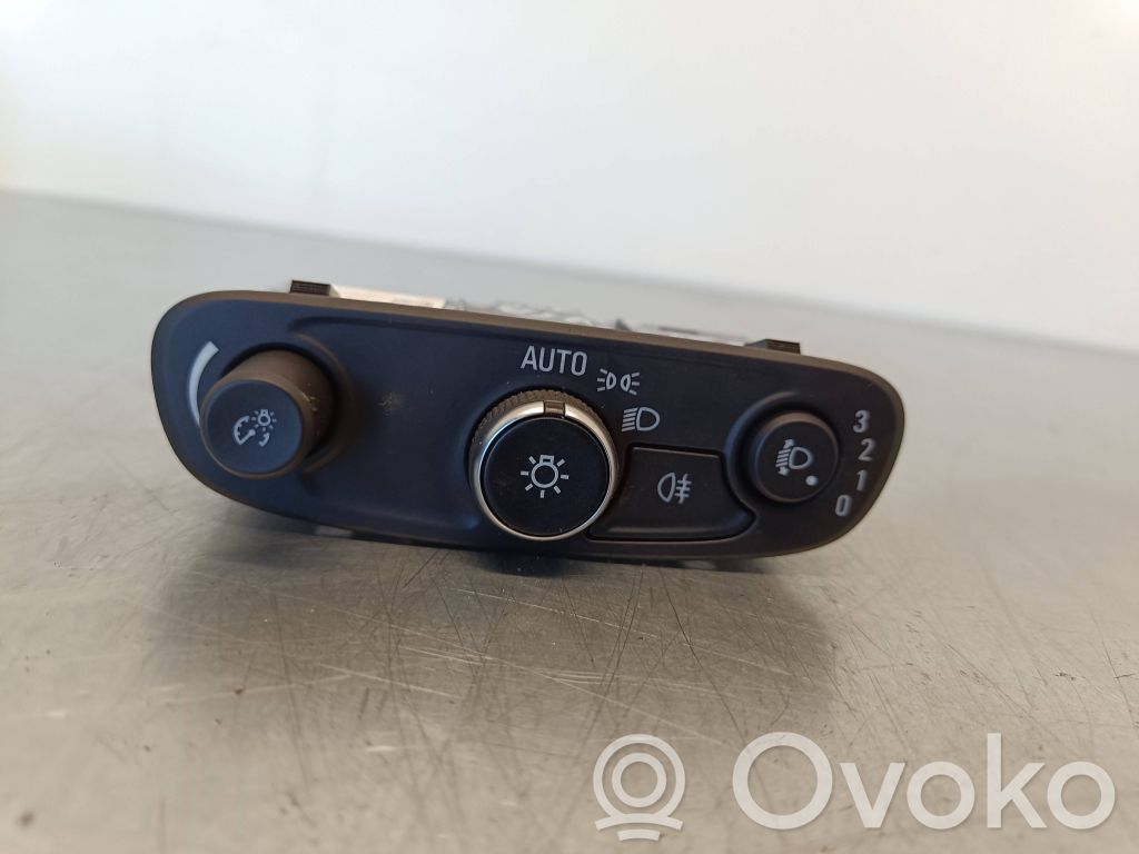 Opel Insignia B Light switch 