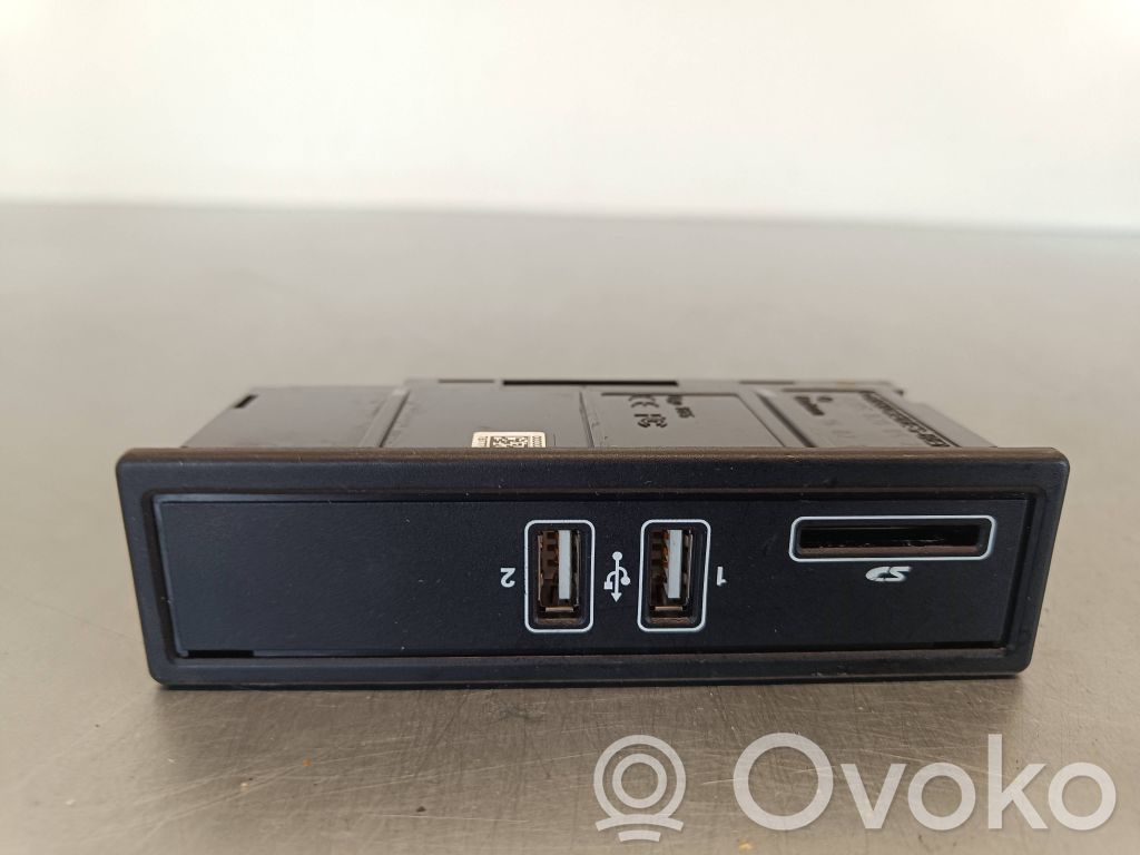 Mercedes-Benz E W213 USB socket connector 