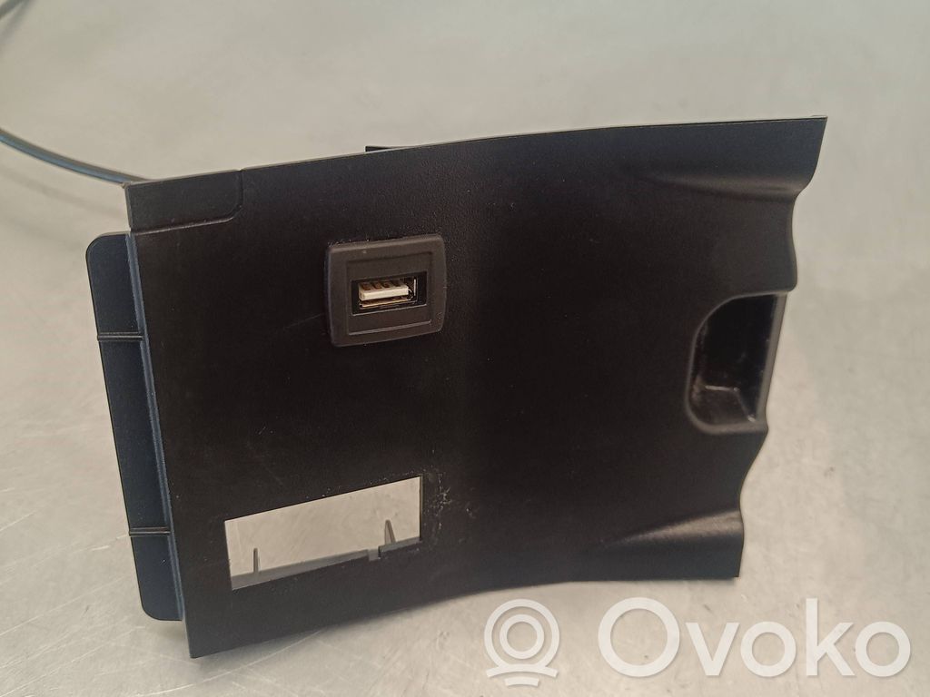 Mercedes-Benz B W246 W242 Gniazdo / Złącze USB 
