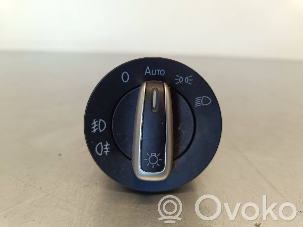 Volkswagen Tiguan Light switch 